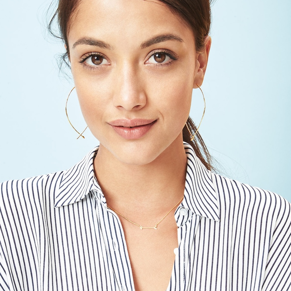 :: Stella & Dot [GOLD] Hammered Wire Large Hoops - Picture 3 of 8